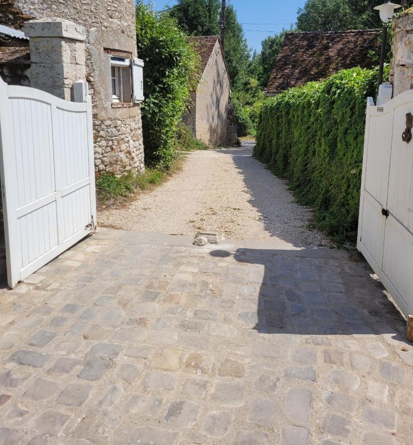 Gite De La Tour De Loire - 65 M2 Au Pied D'Une Tour De Gue Du 17Eme Siecle Mer Exterior photo