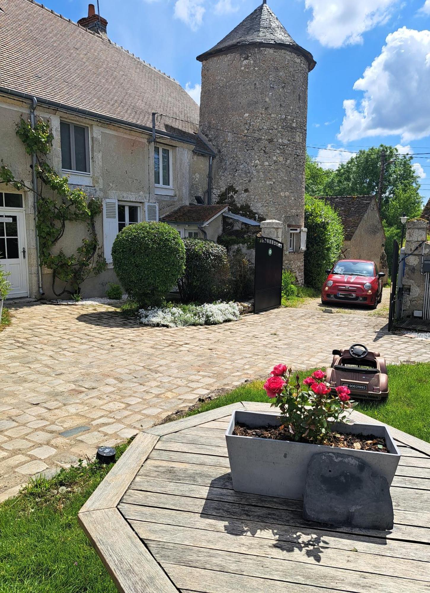 Gite De La Tour De Loire - 65 M2 Au Pied D'Une Tour De Gue Du 17Eme Siecle Mer Exterior photo